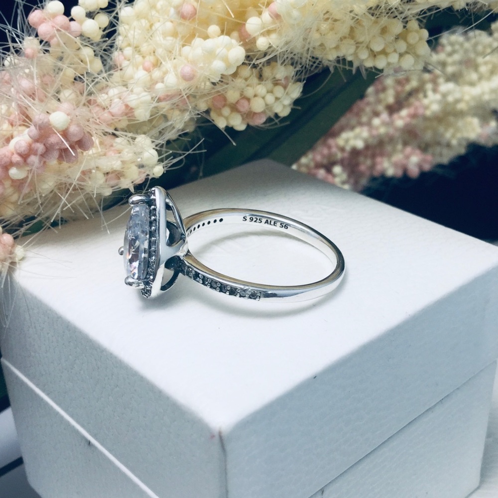 - Original pandora teardrop ring size 8 - Picture 4 of 5